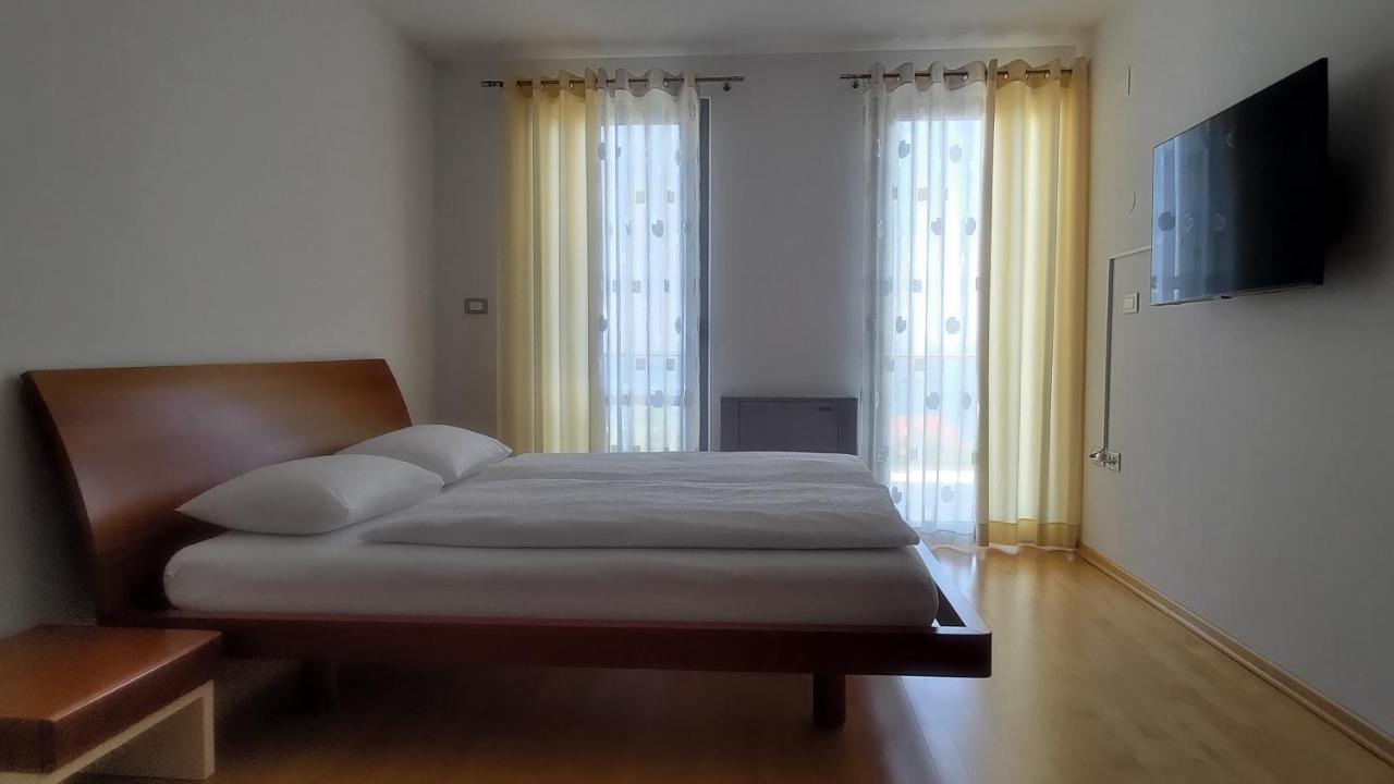 Apartmaji Palea إيزولا المظهر الخارجي الصورة